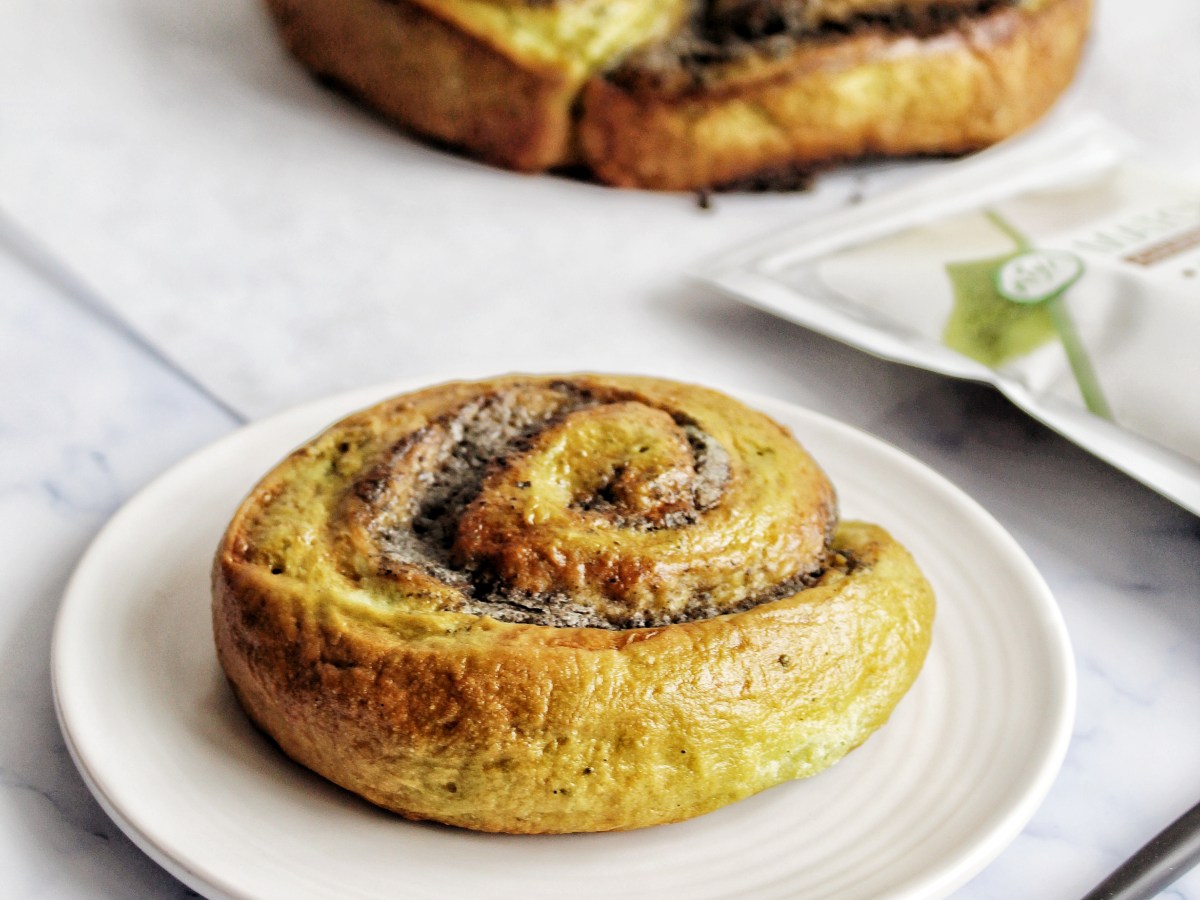 Matcha Black Sesame Rolls